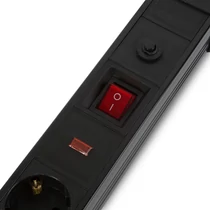 6-os elosztó túlfeszültség és túláram elleni védelemmel 230 V 16 A 3 m