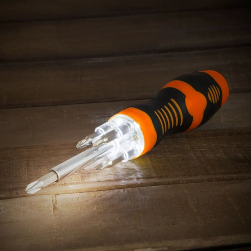 Csavarhúzó beépített LED-del, 5 bitfejjel