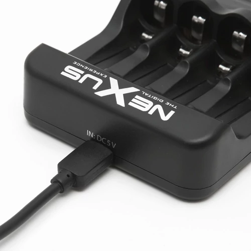 Akkumulátortöltő DC 5V USB 300mA 4x AA/AAA